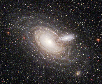 HST image of spiral galaxies 2MASX J00482185-2507365