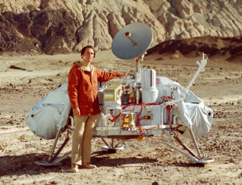 Carl Sagan with a model of the Viking Lander