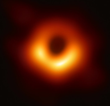 Optical image of the black hole in Messier 87 (ESO)